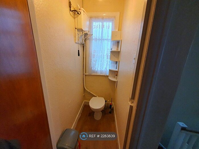 2 Bedroom Flat To Rent In Doyle Gdns, London, NW10