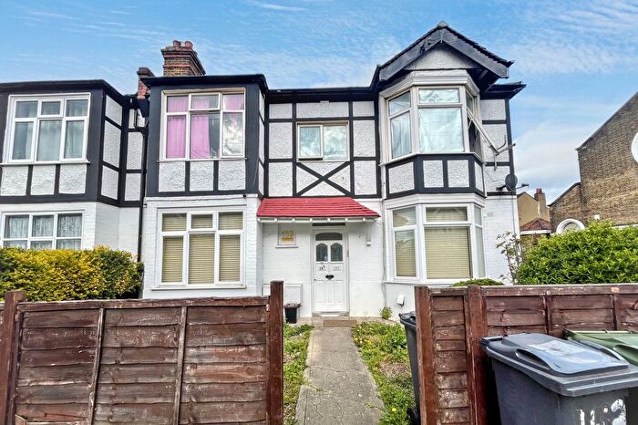 3 Bedroom Flat For Sale In Ellison Road, London, SW16