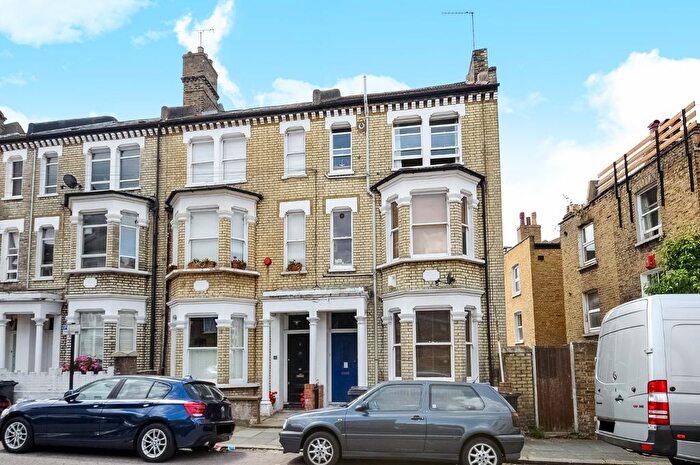 2 Bedroom Flat For Sale In Prideaux Road, Clapham, London, SW9