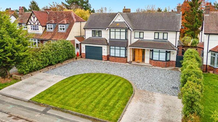 5 Bedroom Detached House For Sale In Attleboro Lane, Birmingham, B46