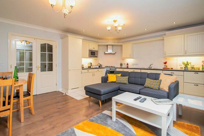 2 Bedroom Serviced Apartments To Rent In Wokingham Road, Bracknell, Berkshire, RG42
