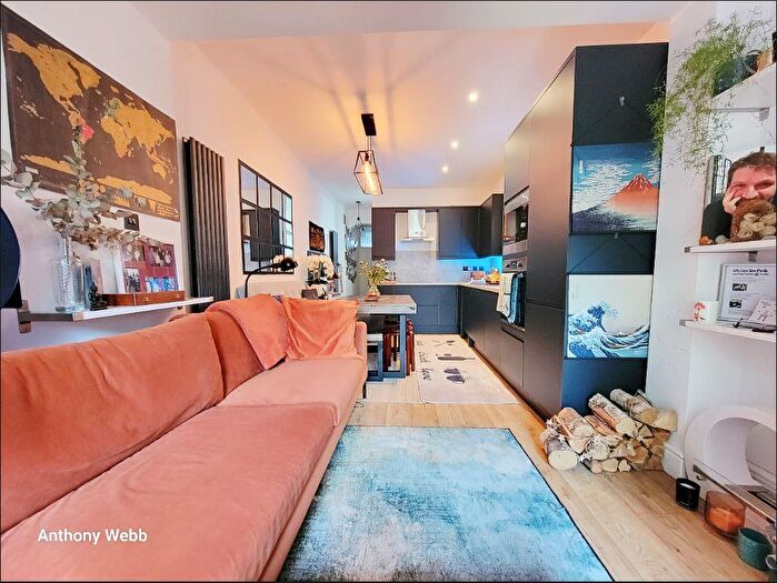 2 Bedroom Flat To Rent In Kingsley Road, Palmers Green, N13