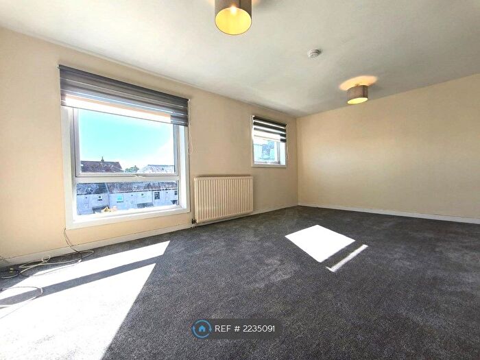 2 Bedroom Flat To Rent In Hill Street, Dundee, DD3