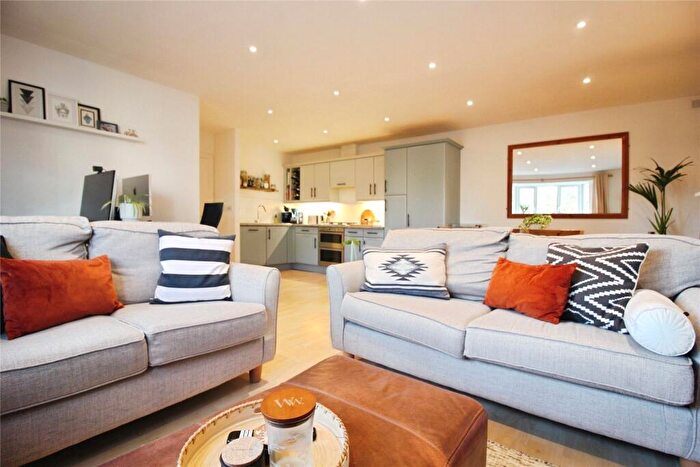 2 Bedroom Apartment For Sale In Ashdene Gardens, Reading, RG30