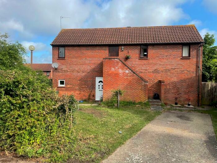 2 Bedroom Maisonette To Rent In Lowndes Grove, Shenley Church End, MK5