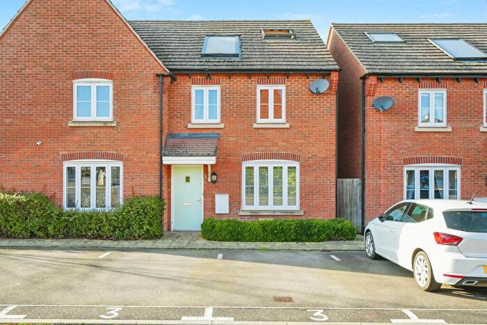 3 Bedroom Semi Detached House For Sale In Dan Read Parade, Didcot, OX11