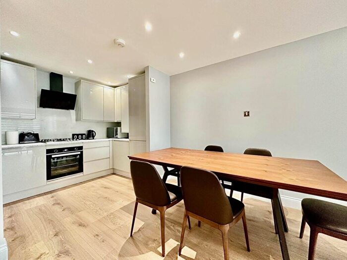 3 Bedroom Flat To Rent In Westferry Road, London, E14
