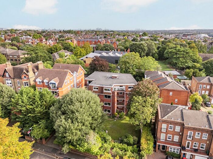 3 Bedroom Flat For Sale In The Downs, London, SW20