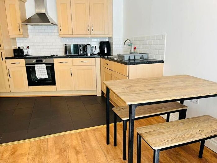 2 Bedroom Flat To Rent In Ashleigh Court, Loates Lane, Watford, Hertfordshire, WD17