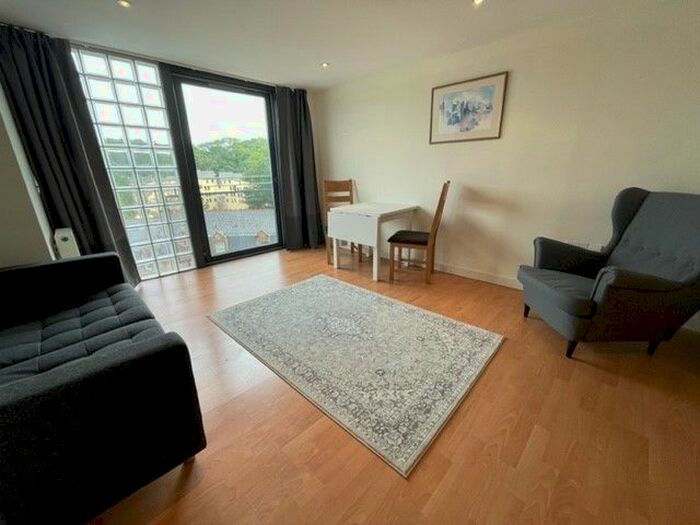 2 Bedroom Flat To Rent In Belford Road, West End, Edinburgh, EH4