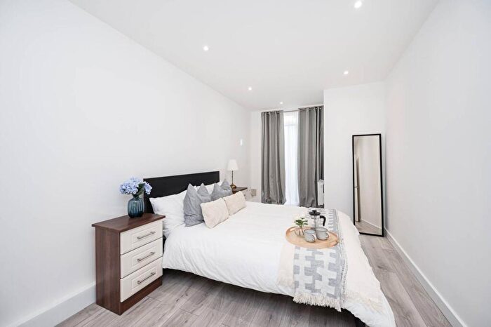 1 Bedroom Flat For Sale In Palmers Road, Bethnal Green, London, E2