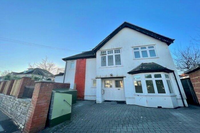 2 Bedroom Flat To Rent In Stourcliffe Avenue, Bournemouth, BH6