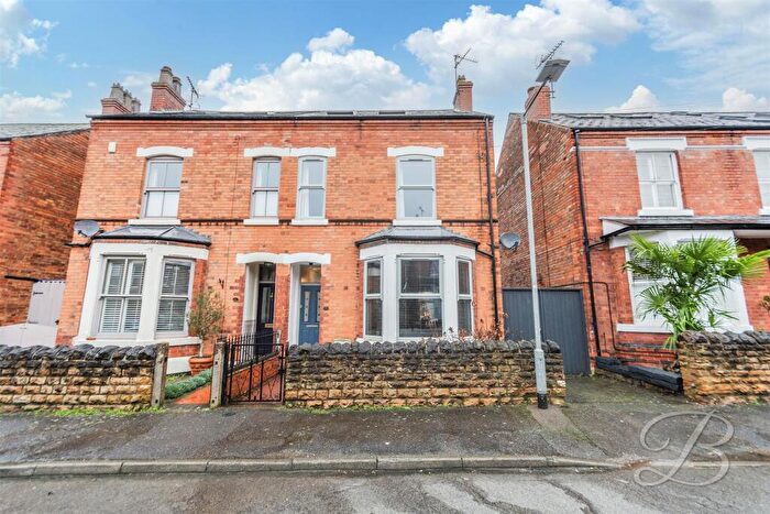 5 Bedroom Semi-Detached House For Sale In Station Avenue, Gedling, Nottingham, NG4