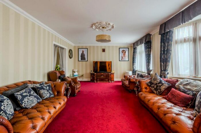 5 Bedroom Detached House To Rent In Castlemaine Avenue, South Croydon, CR2