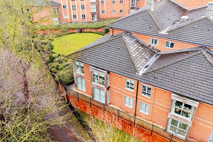 2 Bedroom Flat For Sale In College Mews, York, YO31