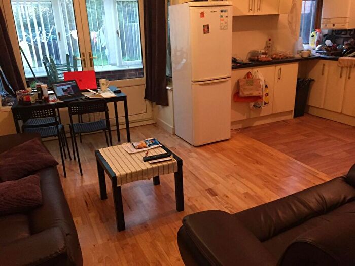 4 Bedroom House To Rent In Beeston Road, Dunkirk, Nottingham, Nottinghamshire, NG7