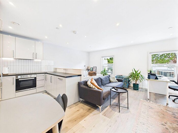 Studio To Rent In High Street, Hampton Hill, TW12