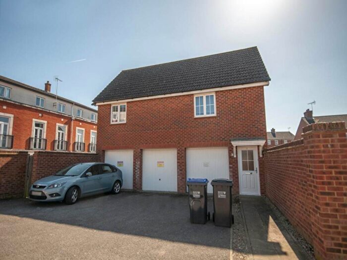 3 Bedroom Coach House To Rent In Errington Close, Hatfield, Hertfordshire, AL10