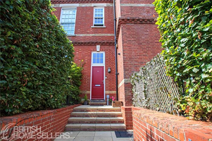 3 Bedroom Terraced House For Sale In Watertower Way, Basingstoke, Hampshire, RG24