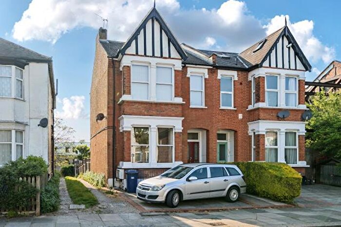 3 Bedroom Apartment For Sale In Stanhope Avenue, London, N3