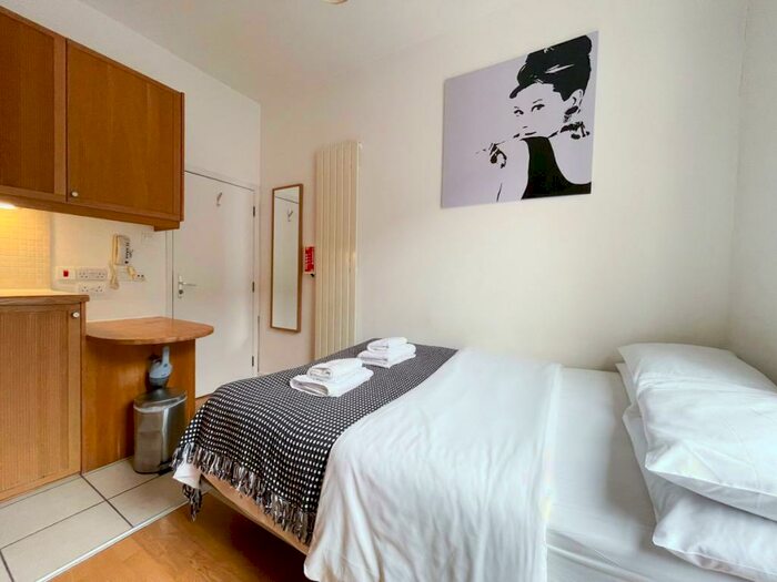 1 Bedroom House To Rent In North Gower Street, London, NW1