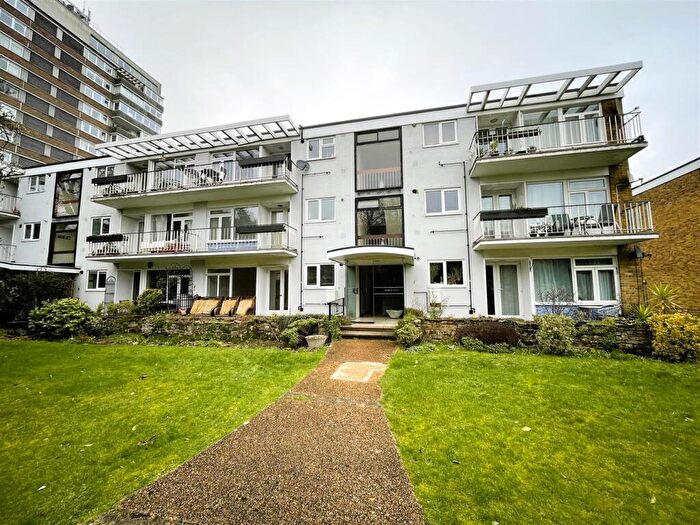 2 Bedroom Apartment To Rent In Bassett, Southampton, SO16