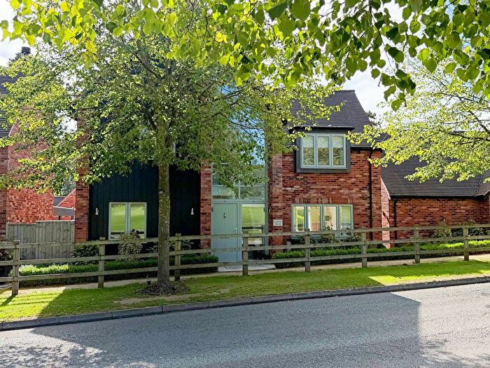 4 Bedroom Detached House For Sale In Warwick Road, Leek Wootton, CV35
