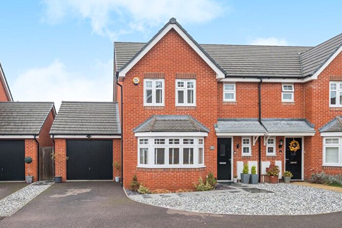 3 Bedroom Semi-Detached House For Sale In Newton Grove, Shefford, SG17