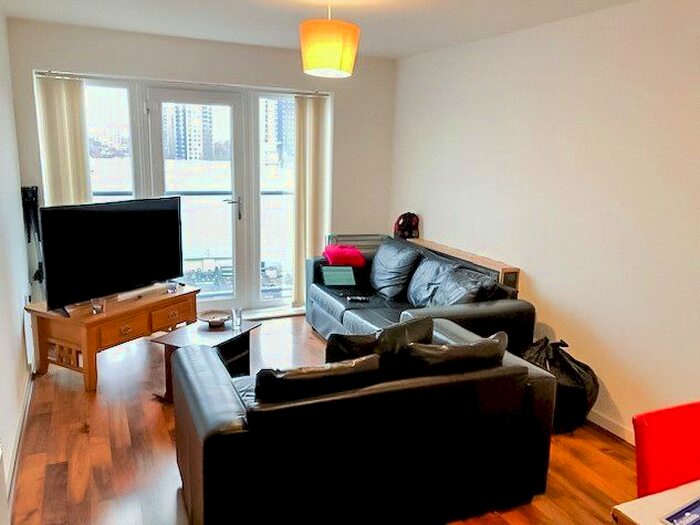 2 Bedroom Flat To Rent In Pilgrims Way, Salford M50