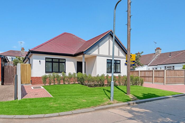 3 Bedroom Detached Bungalow For Sale In Highfield Way, Westcliff-on-Sea, SS0