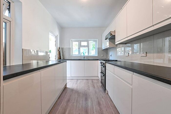 5 Bedroom Property To Rent In Hornsey Road, Holloway, London, N7