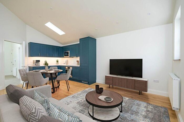 2 Bedroom Apartment To Rent In Piccadilly Place, London Road, BA1