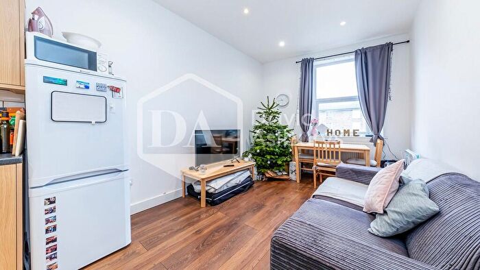 2 Bedroom Apartment To Rent In Wightman Road, Hornsey, London, N8