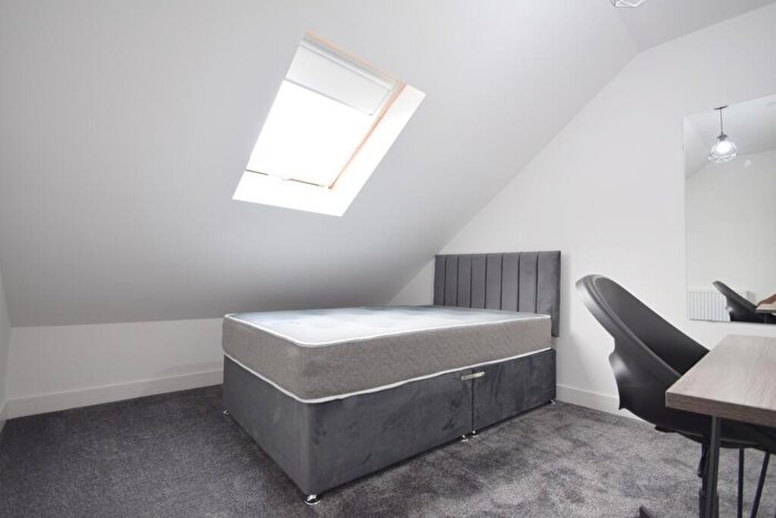 6 Bedroom Apartment To Rent In Woodville Road, Cathays, CF24