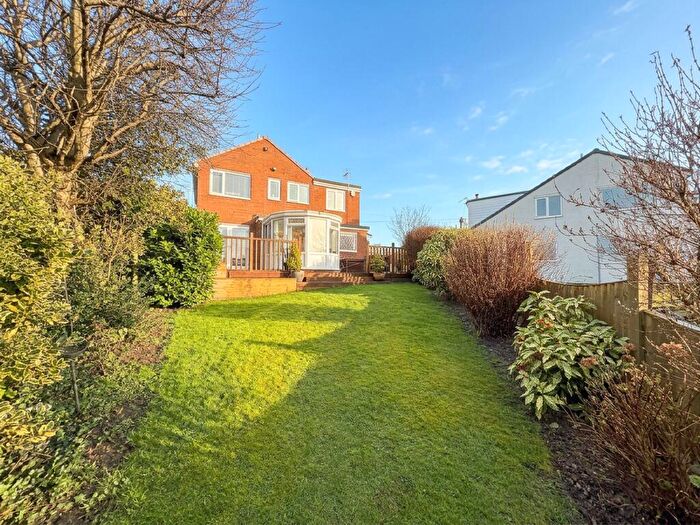 5 Bedroom Detached House For Sale In Larkhill Avenue, Cleckheaton, BD19