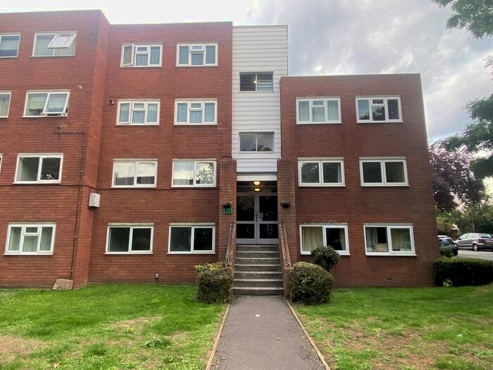 2 Bedroom Flat To Rent In Woodcote Road, Wallington, SM6