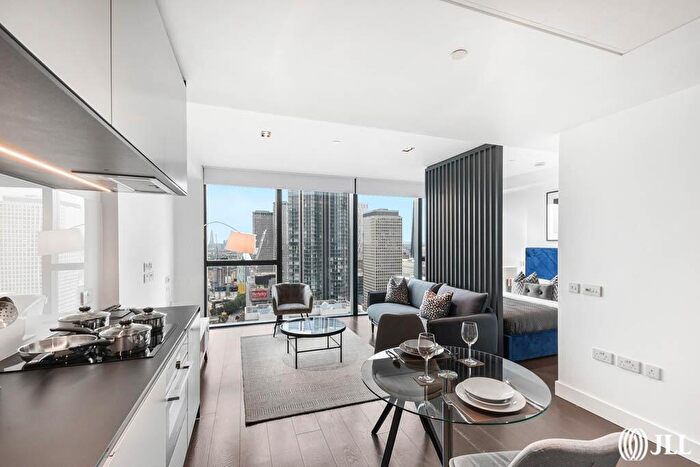 Apartment To Rent In Amory Tower, Marsh Wall, E14