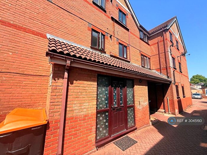 1 Bedroom Flat To Rent In Conduit Road, Bedford, MK40