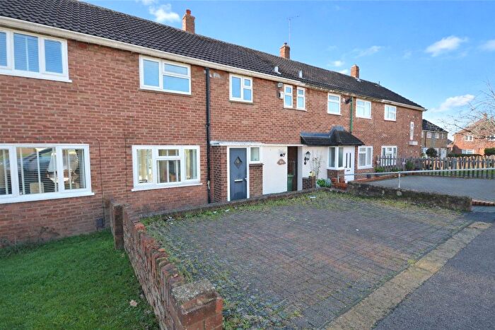 3 Bedroom Terraced House For Sale In Catsbrook Road, Luton, Bedfordshire, LU3
