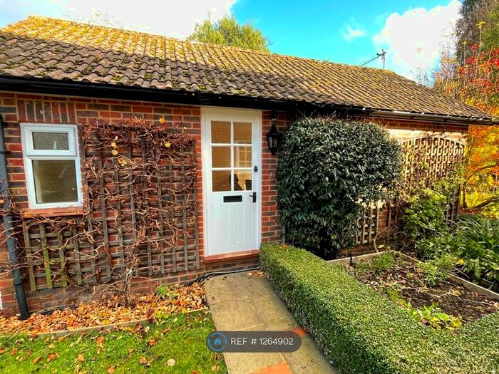 Studio To Rent In Three Pears Road, Guildford GU1