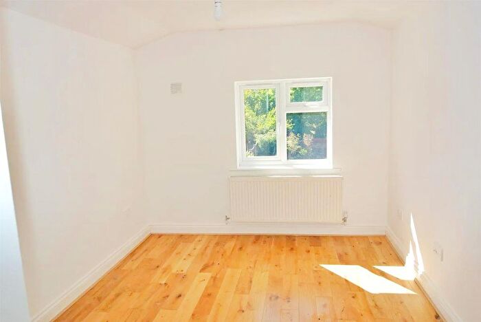 3 Bedroom Semi Detached House To Rent In Collinwood Avenue, Enfield, EN3
