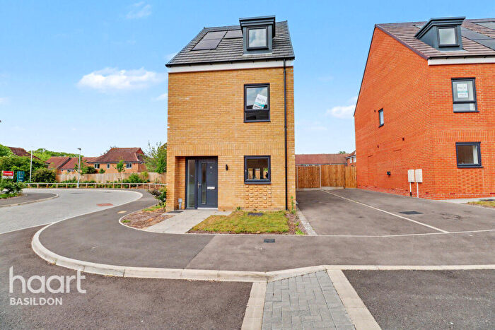3 Bedroom Detached House For Sale In Ghyllgrove Close, Essex, SS14