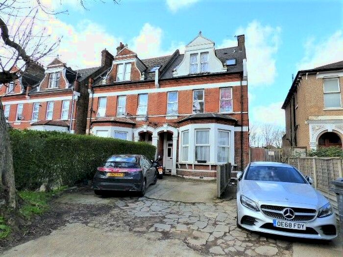 Studio To Rent In Green Lanes, London, N13