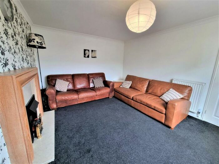 4 Bedroom Semi-Detached House To Rent In Woodbridge Vale, Leeds, LS6