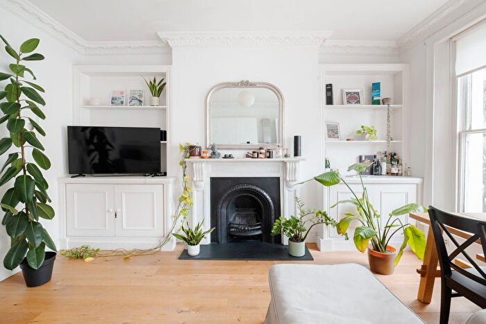 2 Bedroom Flat For Sale In Huntingdon Street, London, N1