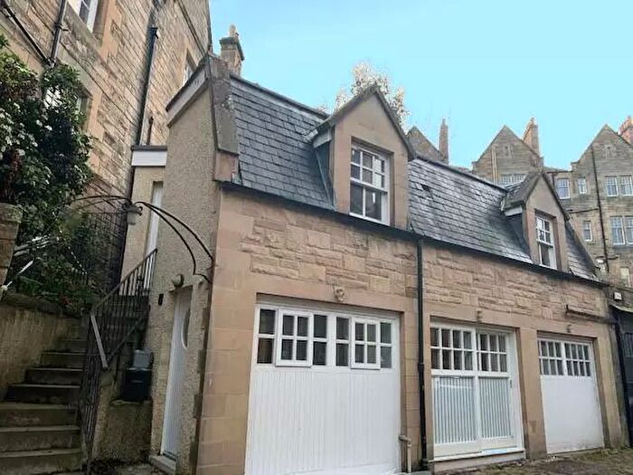 2 Bedroom Flat To Rent In Douglas Gardens Mews, West End, Edinburgh, EH4