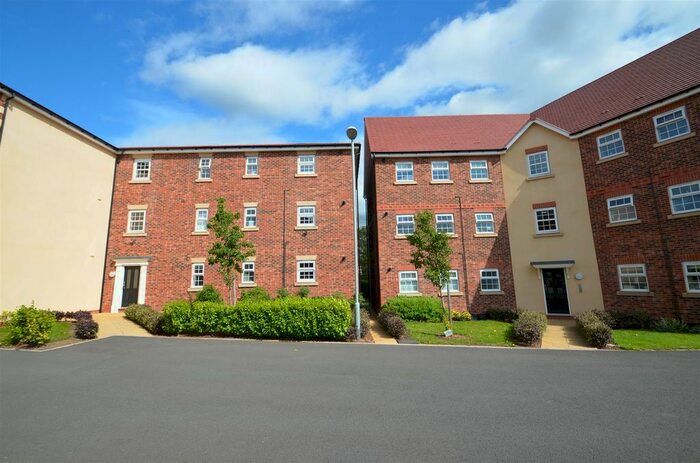 2 Bedroom Flat To Rent In Kestrel Grove, Hucknall, Nottingham, NG15
