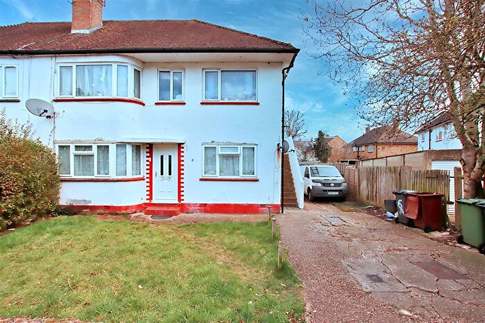 2 Bedroom Flat For Sale In Eldon Avenue, Borehamwood, WD6