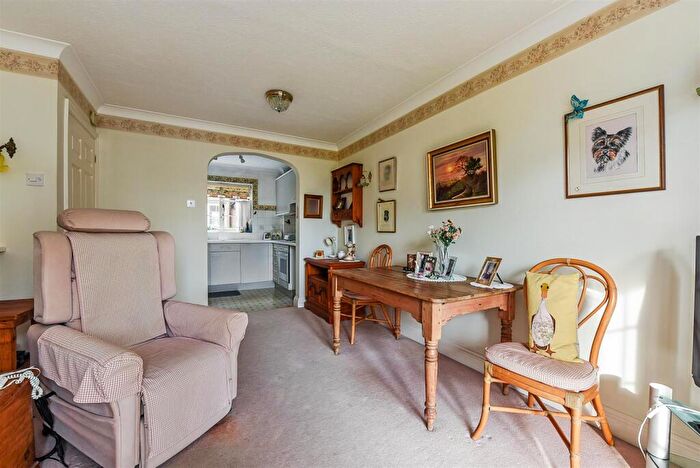 1 Bedroom Flat For Sale In Sussex Road, Petersfield, Hampshire, GU31