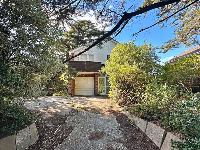 3 Bedroom Detached House For Sale In New Valley Road, Milford On Sea, Lymington, Hampshire, SO41